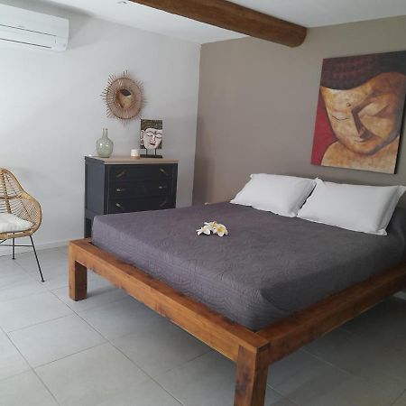 La Ferme Des Oliviers Villa ซอลลิเอส-ปองต์ ภายนอก รูปภาพ