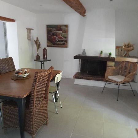 La Ferme Des Oliviers Villa ซอลลิเอส-ปองต์ ภายนอก รูปภาพ