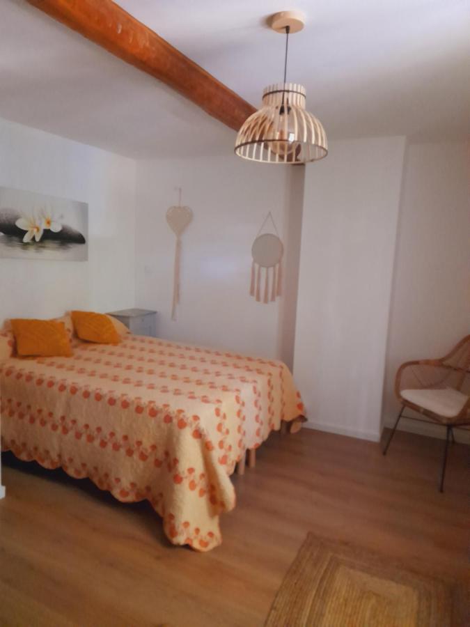 La Ferme Des Oliviers Villa ซอลลิเอส-ปองต์ ภายนอก รูปภาพ